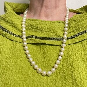 Vintage stunning individually knotted 9 mm size pearl necklace
